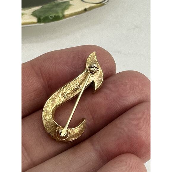 Vintage Crown Trifari Gold Tone Capital J Initial Letter Small Brooch Pin - Picture 2 of 3